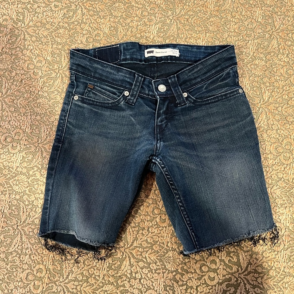 Levi’s Demi curve low rise skinny shorts W24 L32